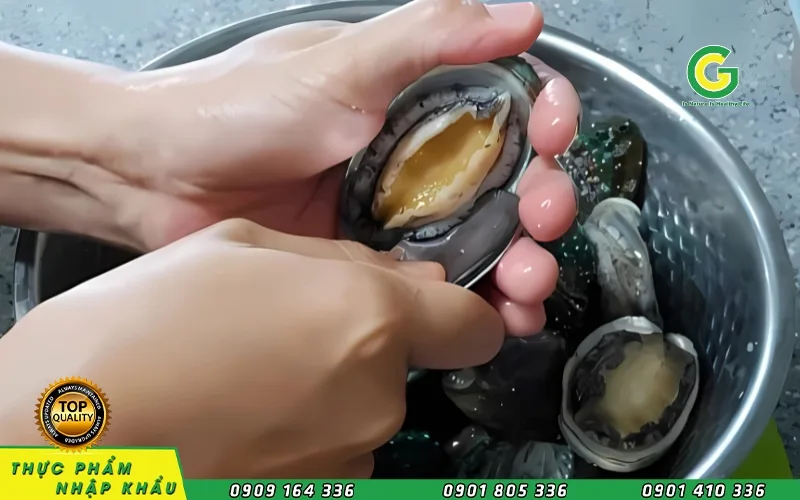 Mẹo làm sạch bào ngư nhanh