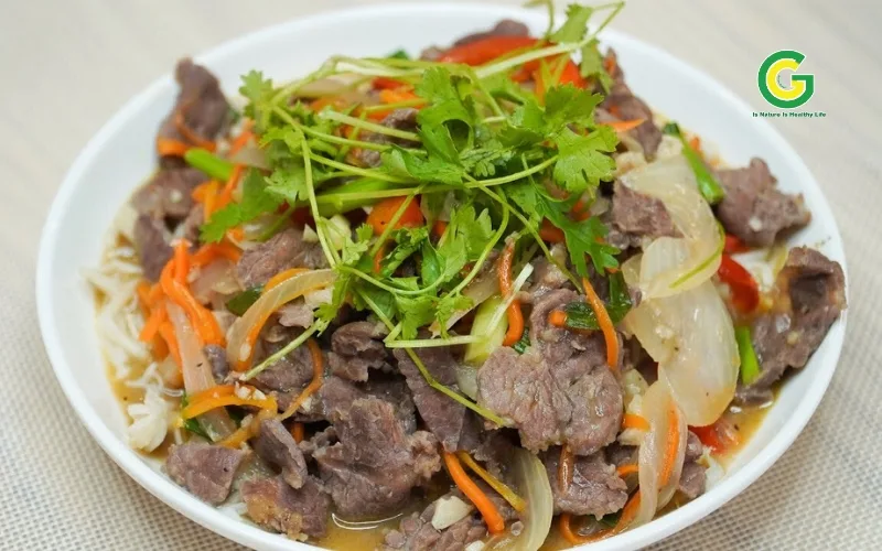 Ba Chỉ Bò Xào Hành Tây - Thực Đơn Bữa Cơm